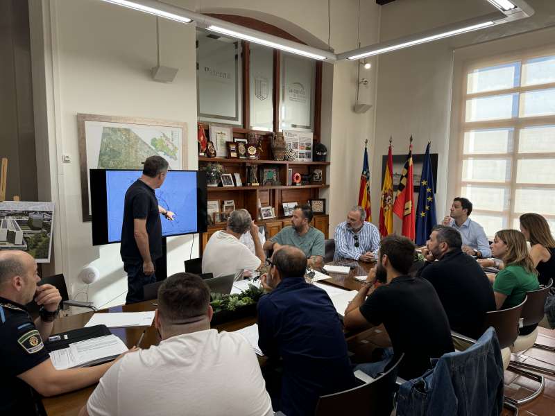 La reunin tcnica en el ayuntamiento de Paterna. EPDA