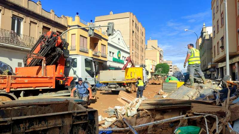 Labores de limpieza en el Cami Nou de Benetsser.  EPDA