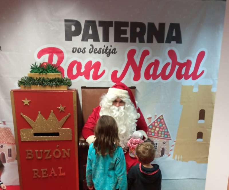 Visita de Papá Noel a los barrios de Paterna