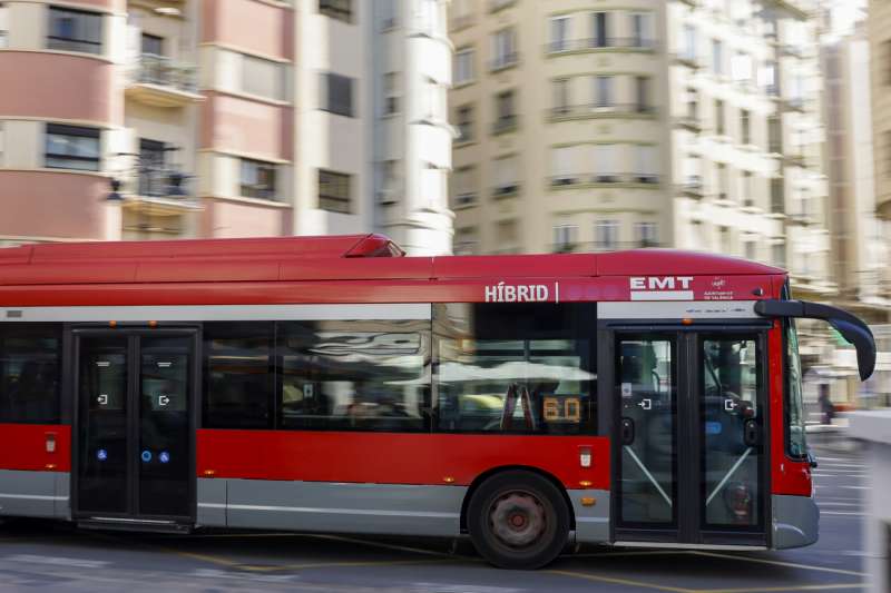 Un autobs de la Empresa Municipal de Transportes (EMT) de Valncia. ArchivoEFEAna Escobar

