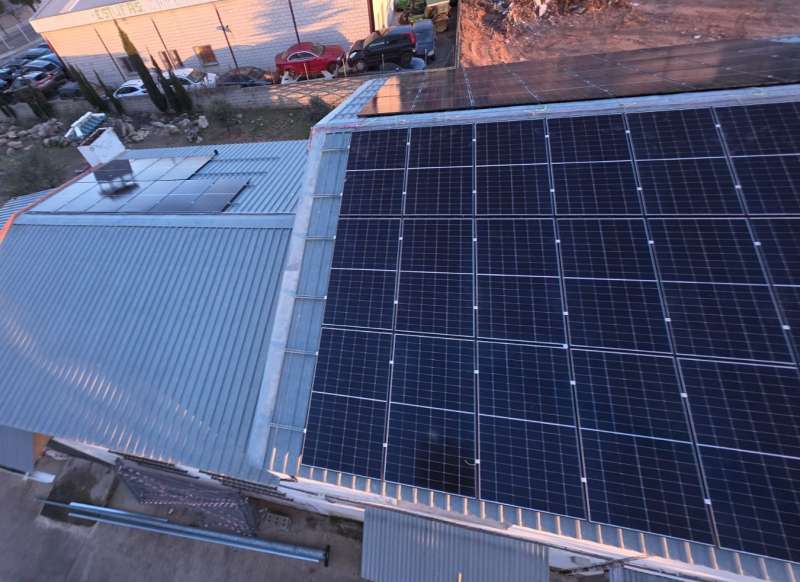 Imagen de paneles fotovoltaicos de Utiel.  EPDA