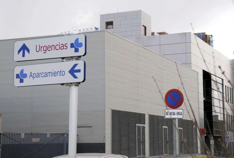 Entrada a Urgencias de un hospital. EFEJavier CasaresArchivo
