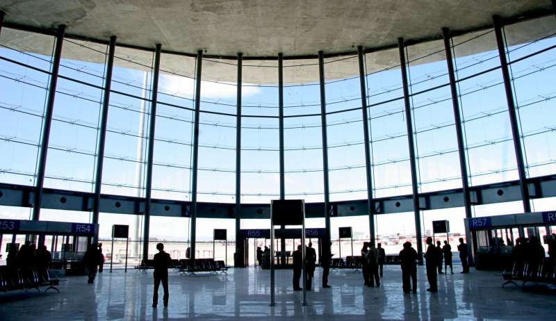 Vista del interior de la terminal del aeropuerto de Manises (Valencia). EFEBiel AlioArchivo