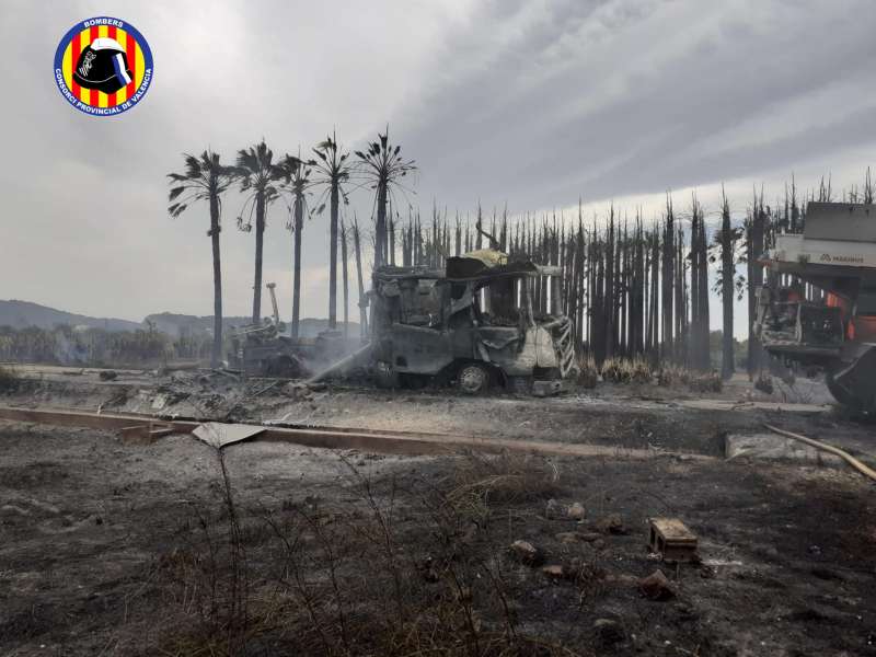 Imagen incendi a Polinyà de Xúquer./Consorci de Bombers