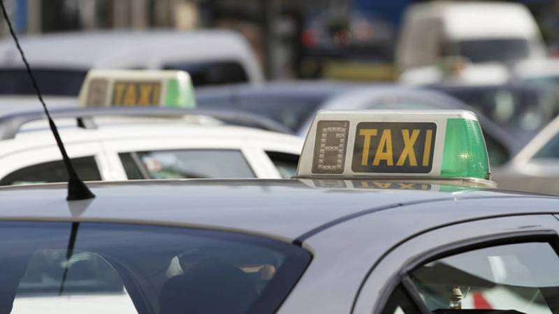 Los taxis buscan soluciones reales para el sector. /EPDA