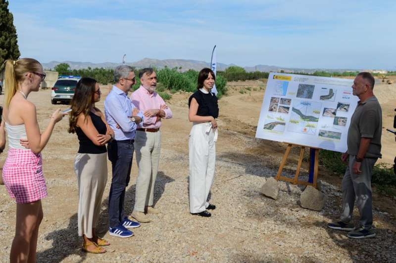 La secretaria general del PSPV, la ministra Diana Morant, en su visita de este viernes a lAlcdia. EFE