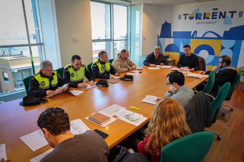 Reuni� de les autoritats per a parlar de la seguritat de Torrent durant les Falles.EPDA