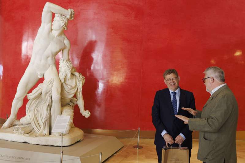 El presidente de la Generalitat Valenciana, Ximo Puig, durante la reuniÃ³n que ha mantenido con el director del Museo de El Prado, Miguel Falomir, este martes. EFE/Sergio PÃ©rez
