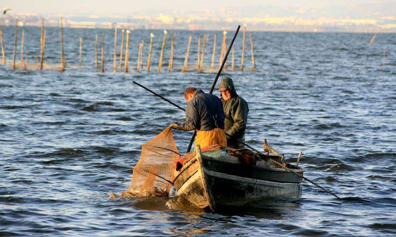 Pescadores en la Albufera de Valencia.  EPDA