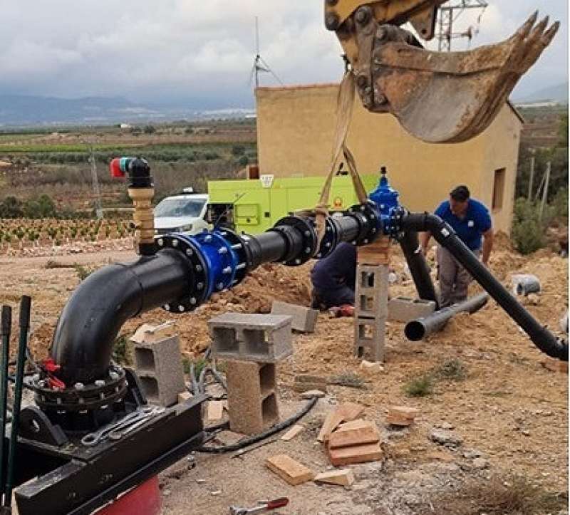 Trabajos de urgencia para equipar y poner en funcionamiento un pozo ubicado en la misma parcela donde est el antiguo pozo Cerro Gordo. EPDA