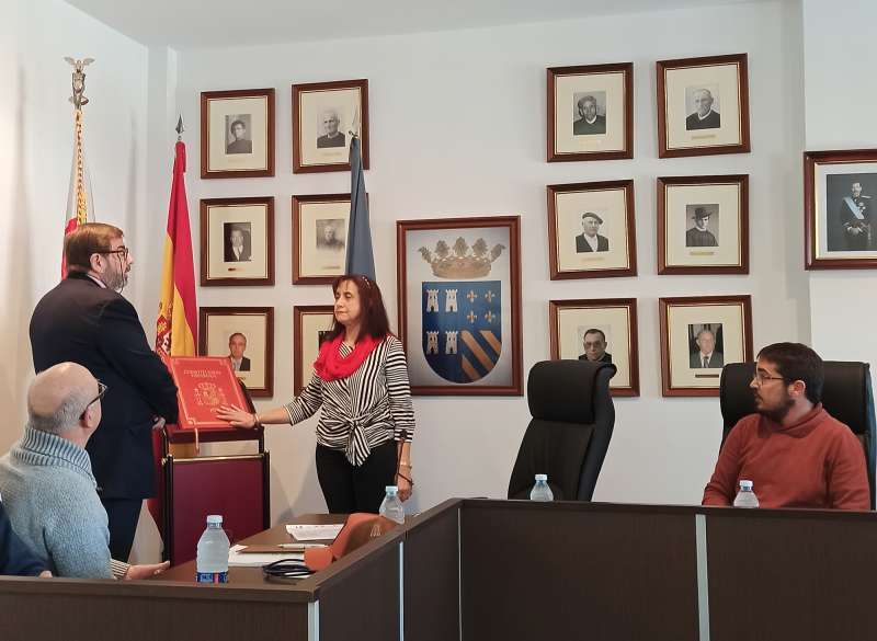 Amparo Bolós en su toma de posesión como alcaldesa de Torres Torres. EPDA/Archivo