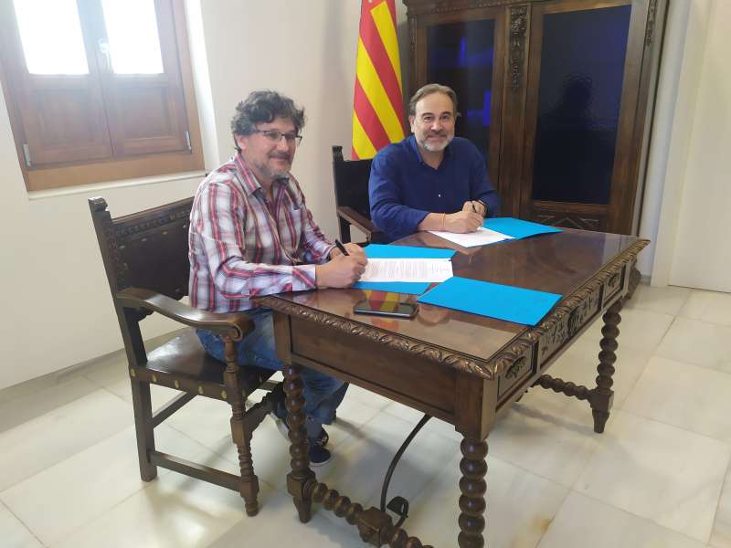 Josep Riera i Ricardo Martínez, en la firma