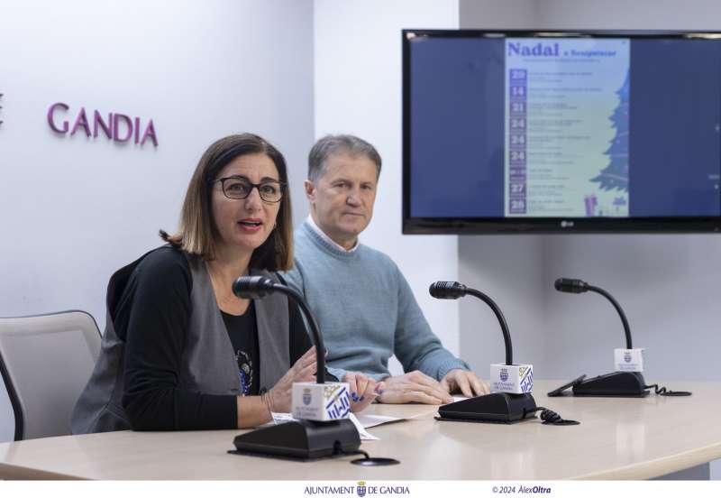 La presidenta de la Junta de Districte de Benipeixcar, Inma Rodrguez, acompanyada pel president de lAssociaci de Vens de la barriada, Salva Calafat EPDA