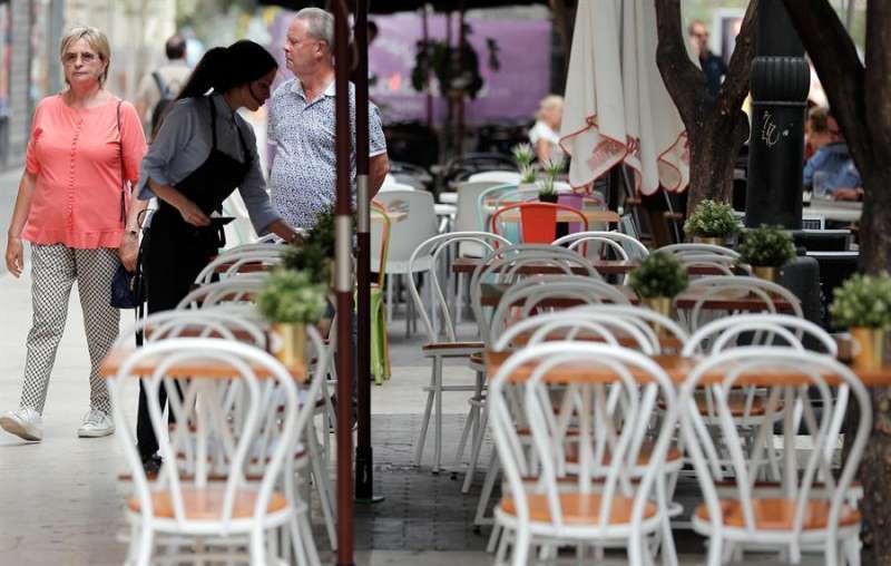 Imagen de archivo de una terraza de un bar. EPDA