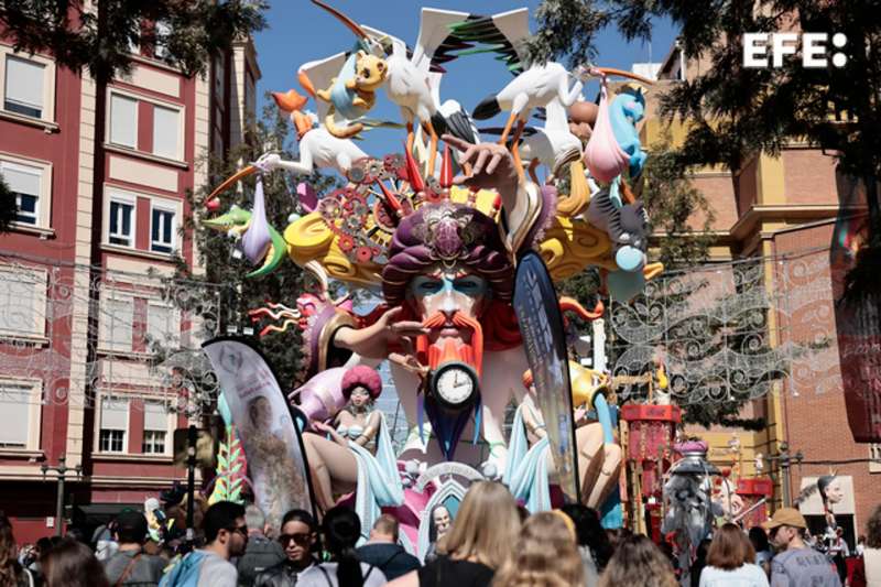 Imagen de archivo de una Falla de Valencia. EFE Ana Escobar