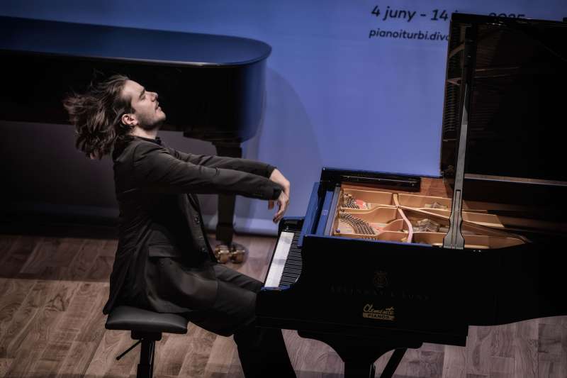 Emin Kiourktchian.  EPDA