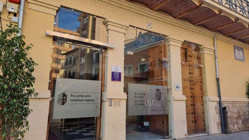 Fachada del Ayuntamiento de Riba-roja de T�ria.  EPDA