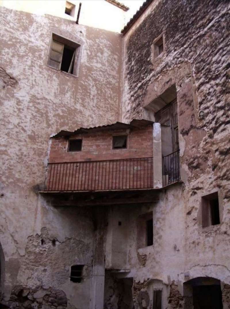 Palau dels Comtes d?Orbe i Pini�s de Quartell.  EPDA