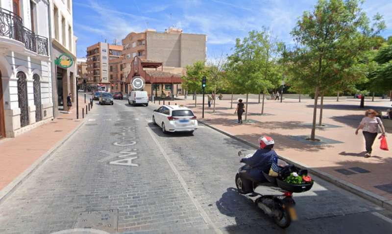 Un tramo de la Avenida de les Corts Valencianes de Tavernes Blanques.  Foto: Google Maps