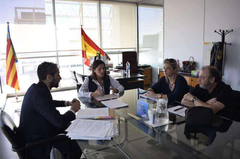 La reunión del alcalde de Alcàsser, Alberto Primo, con la directora general del Agua, Sabina Galindo. EPDA
