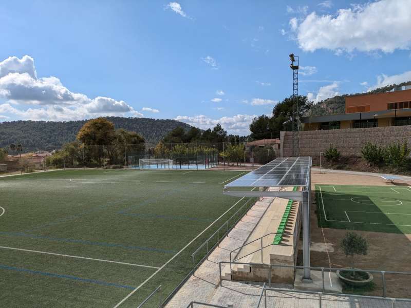 Installaci fotovoltaica al camp de futbol dOlocau. EPDA