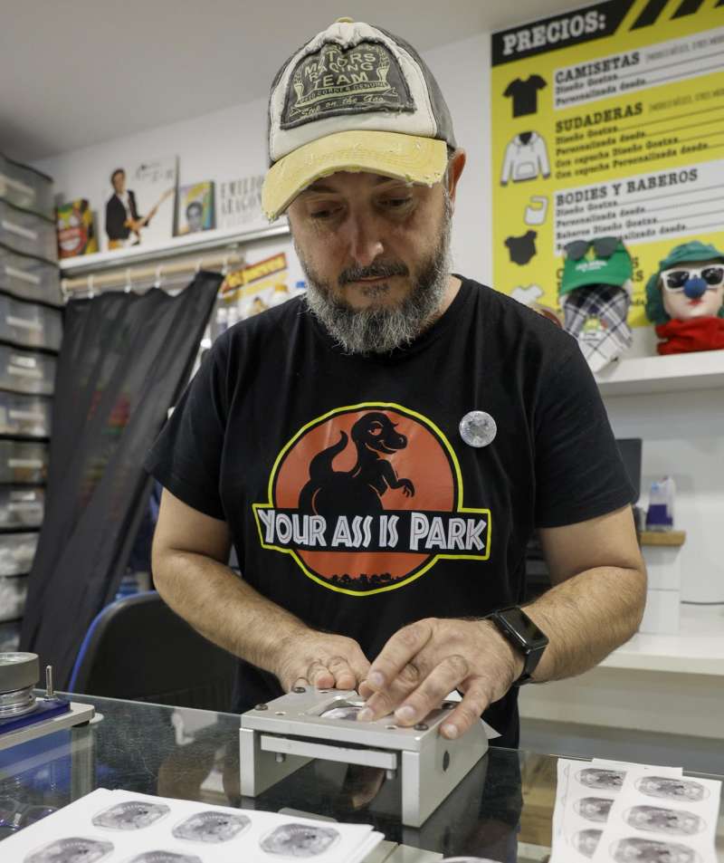 El propietario de la tienda Goatxa, Juanfran Pearanda, durante la entrevista con EFE. EFEKai Frsterling
