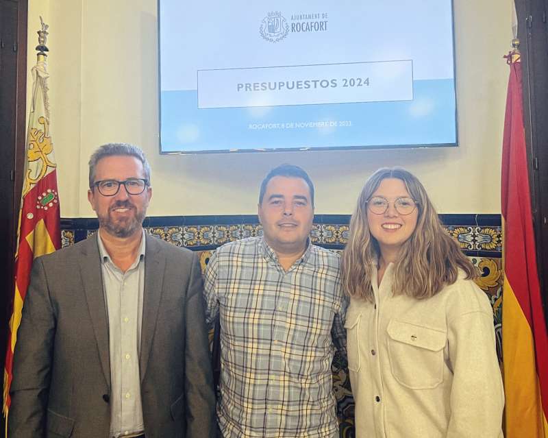 El alcalde, Gorka Gómez, la concejala, María Medina, y el edil, Sergio Herrero. EPDA