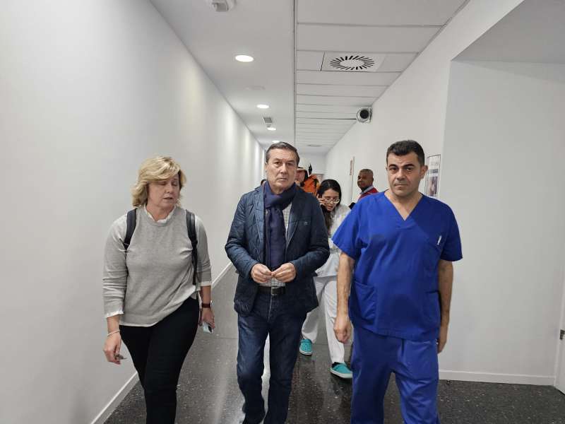 Visita del conseller de Sanidad, Marciano Gómez, al Hospital de Llíria. /EPDA