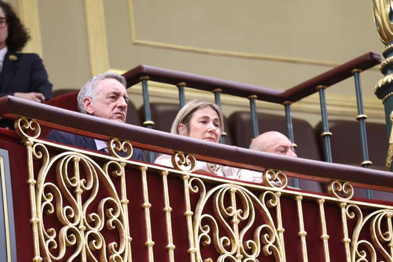 Marisol Bur�n, madre de Marta Calvo, que fue v�ctima de un asesino en serie, asiste al pleno que el Congreso de los Diputados celebra este martes. EFE Victor Lerena
