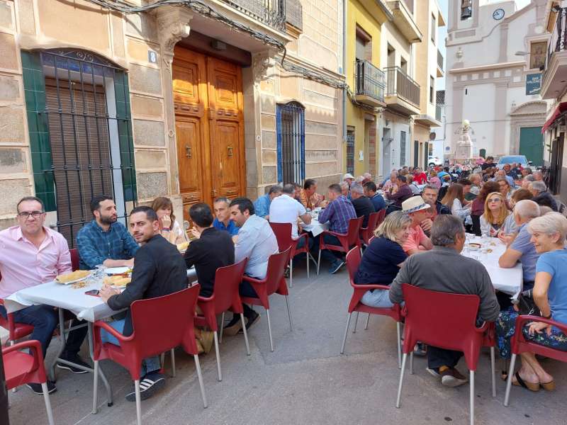 Alcaldes, concejales y cargos varios del PSPS-PSOE se reúnen en el almuerzo comarcal en Quart de les Valls. / EPDA