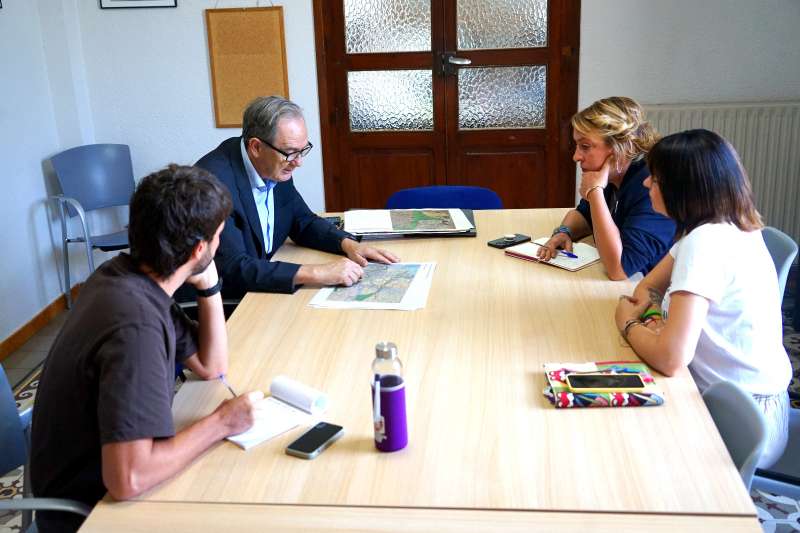La alcaldesa, Eva Sanz, se rene con Vicent Dmine. EPDA