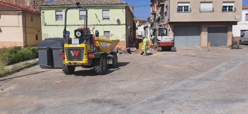 Obras de restauraci�n de la red de agua potable en Camporrobles.  EPDA