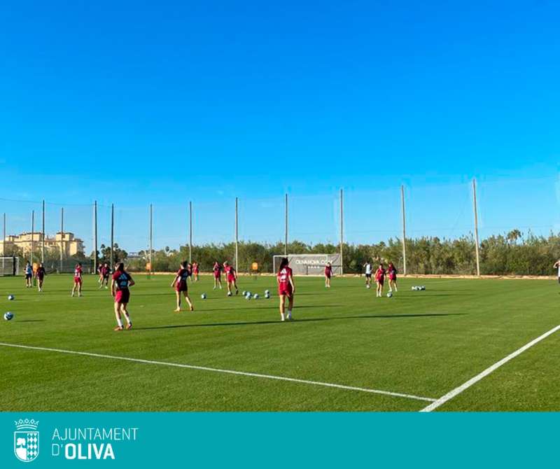 Jugadores de la Selecci� Espanyola de Futbol en una visita a Oliva.  EPDA