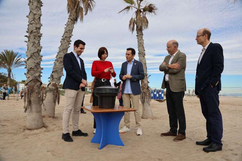 La ministra de Ciencia, Diana Morant, en una visita a Canet hace unos meses para conocer el proyecto.  EPDA