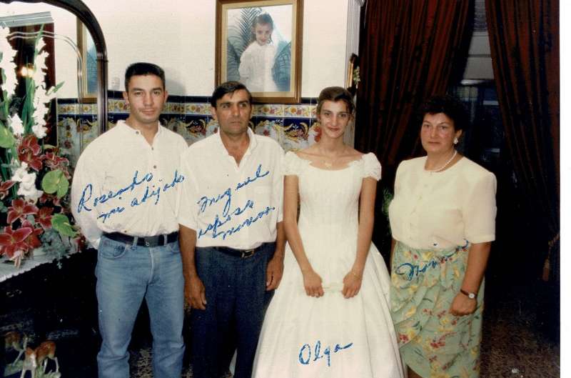 Parte de la familia Estruch, de Ador. La imagen facilitada por Sandoni.  EPDA