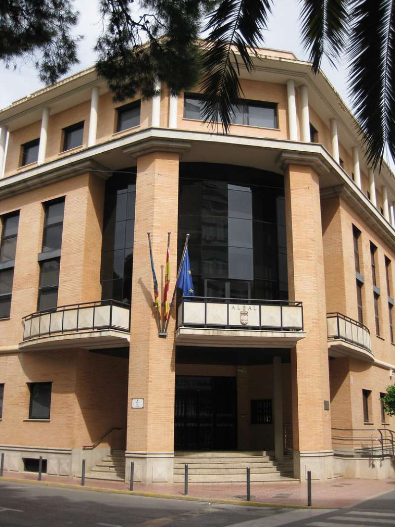 La fachada del ayuntamiento de Albal. EPDA