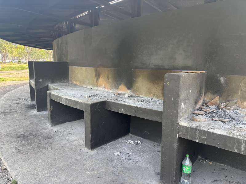 Los paelleros y el entorno de la Gerencia, en un estado mejorable para Iniciativa Porte�a.  EPDA