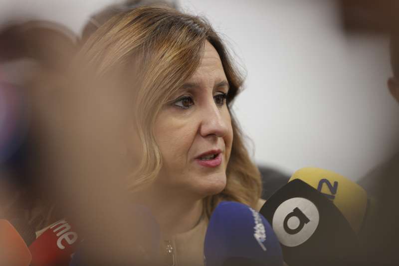 La alcaldesa de Valncia, Mara Jos Catal, atiende a los informadores a su llegada este martes para presenta la puesta en marcha del nuevo Centro Socio-Cultural de El Pilar. EFE Manuel Bruque