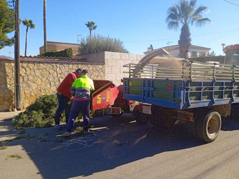 Treballs de neteja a la urbanitzaci� Torre de Portaceli. EPDA