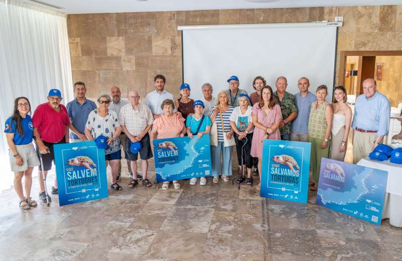 Foto de grupo durante la presentacin de la campaa tortugas en el mediterrneo.  EPDA