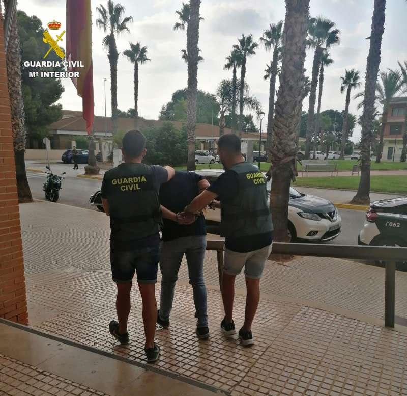 La Guardia Civil detiene a un toxicómano reincidente violento en la Alcudia por 3 robos con violencia y 2 hurtos. /EPDA