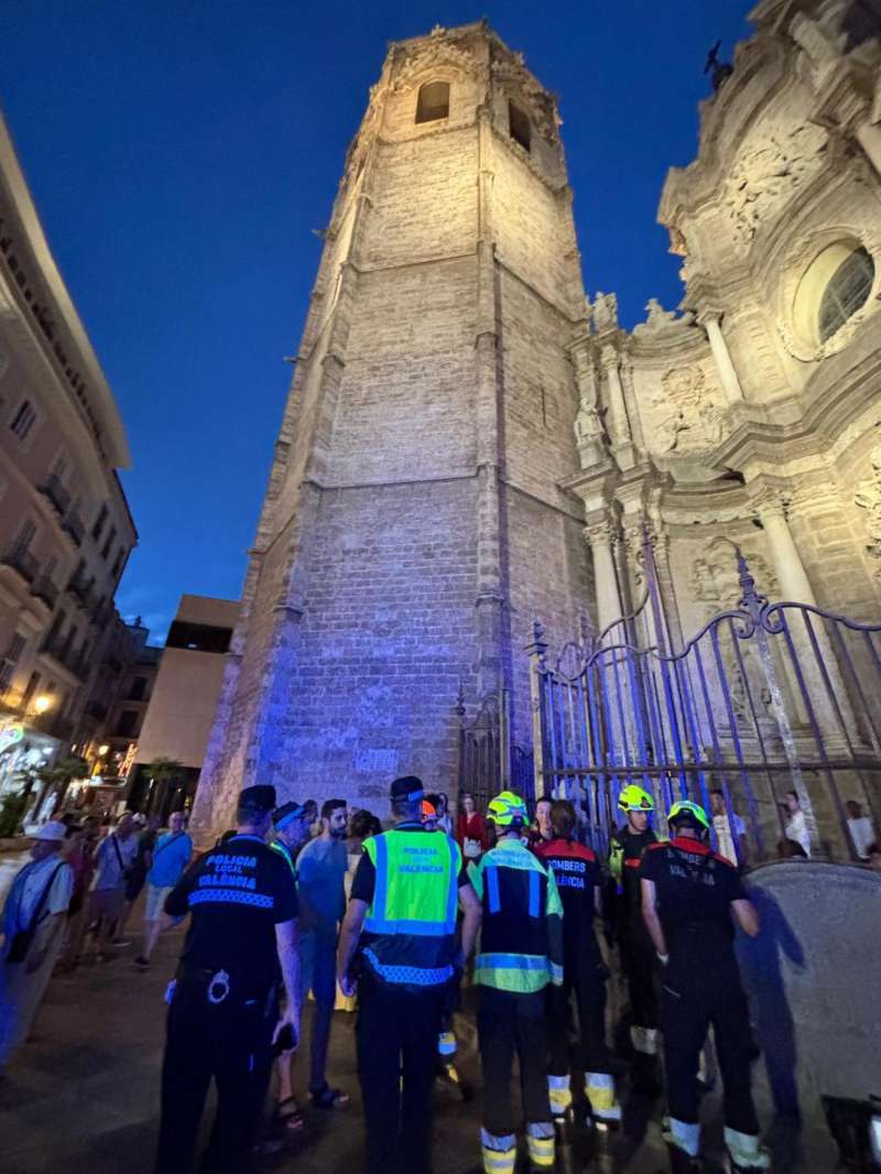 Imagen facilitada por el Ayuntamiento de Valencia de la intervencin de los bomberos. EFEAyuntamiento
