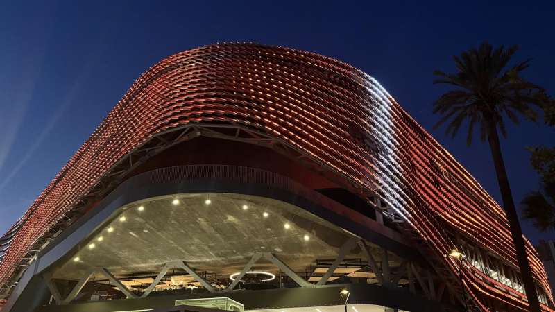 El Roig Arena con su iluminacin exterior, en una foto cedida por los responsables de la instalacin. EFE