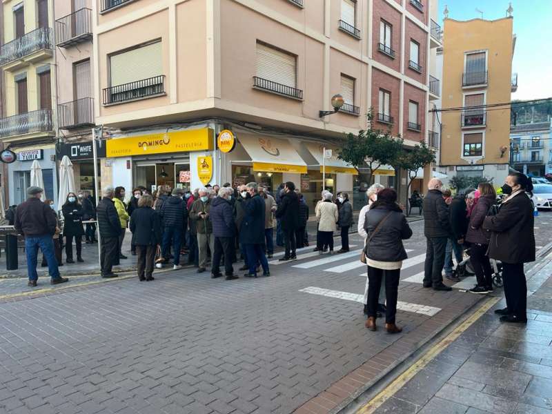 Concentraciones de jubilados en plazas y calles para reclamar un trato más humano a las entidades bancarias. 