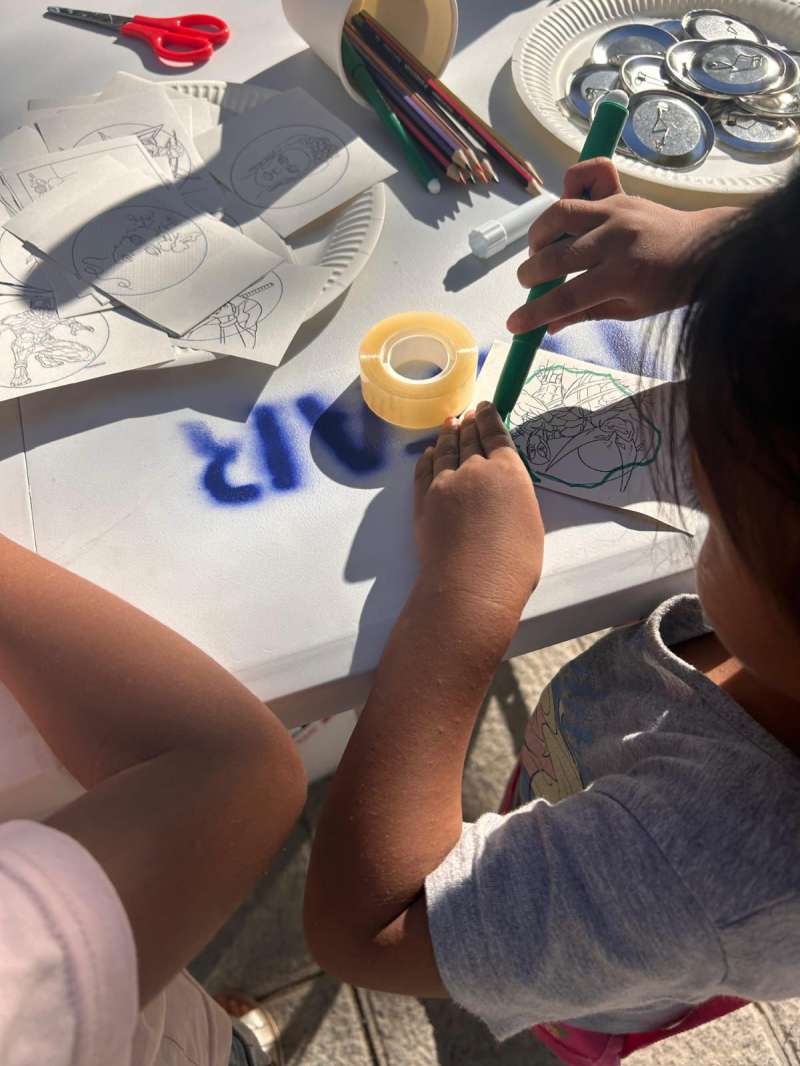 Un joven participa en una actividad. EPDA