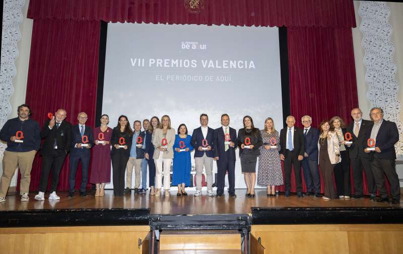Galardonados en la VII edici�n de premios de El Peri�dico de Aqu� en la ciudad de Valencia, celebrada en el Ateneo Mercantil.  Foto: Elvira Folguer�