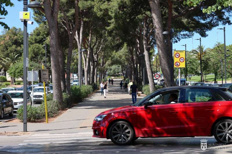 Una cmara vigila el trfico en Torrent. EPDA