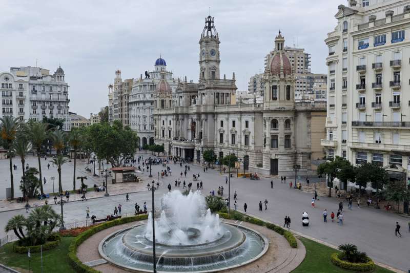 Vista general del Ayuntamiento de València, en una imagen de estos días. EFE/Biel Aliño
