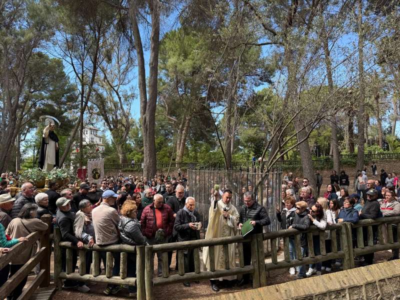 La tradicional rogativa al Parc de San Vicent de Ll�ria. EPDA