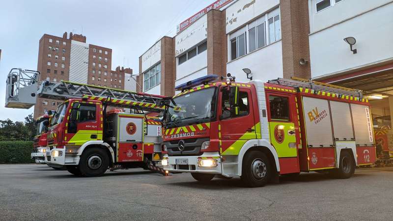 Dos dotaciones del cuerpo de Bomberos de Valencia.EPDA
